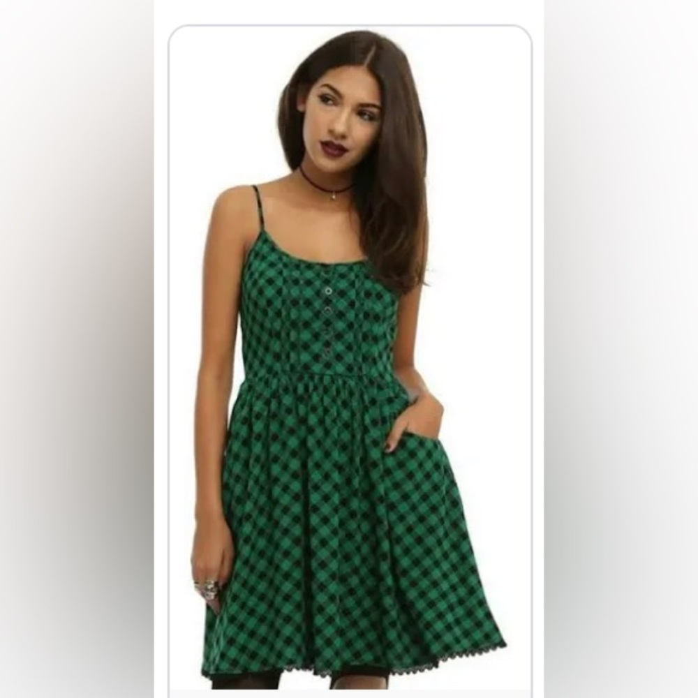 Hot Topic Kelly Green and Black Plaid Dress. Size XXL